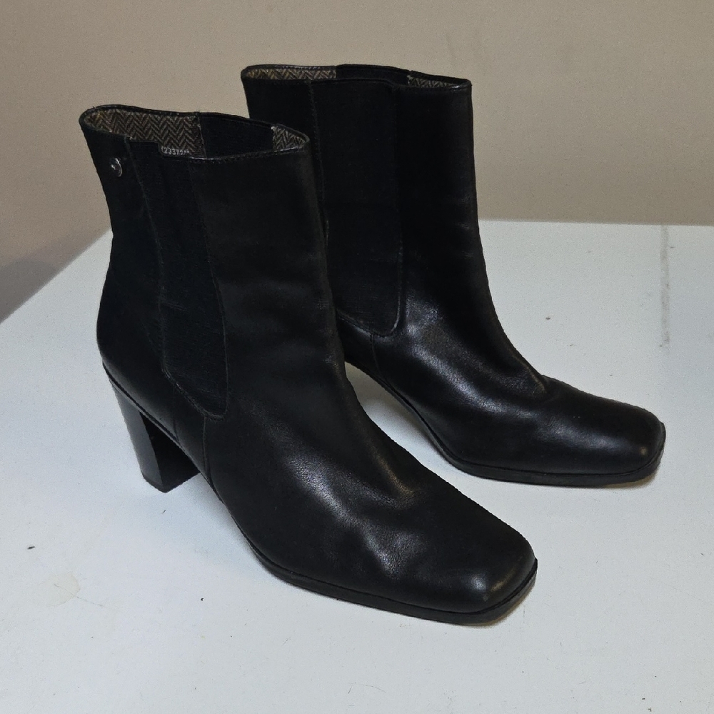 Sz 8 Tommy Hilfiger Black Leather Ankle Booties with Block Heel